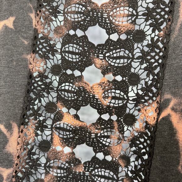 T Party Tie Dye Crochet Cut Out Back Pullover Top Medium NWOT - Picture 4 of 9